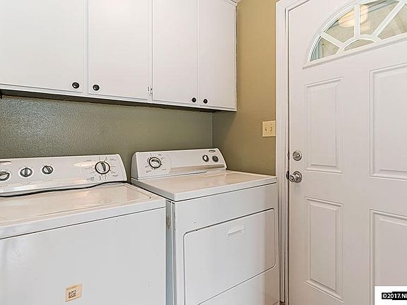 3rd image of 1049 Briarwood Dr