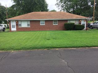 1 Regina Ct, Florissant, MO 63031