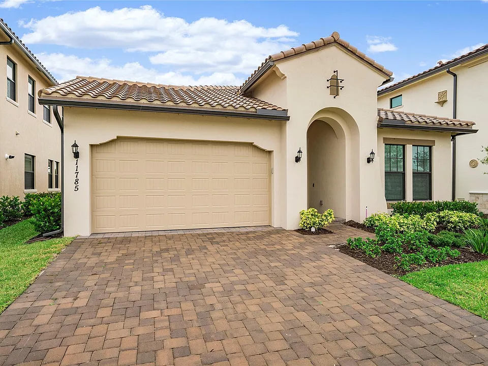 11785 S Waterway Cir