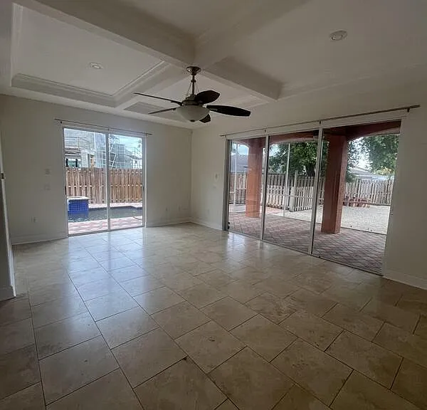 2119 Montclair Dr — Photo 2