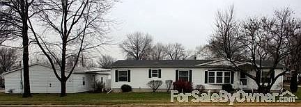 Residence at 204 West 1st Street in Assumption