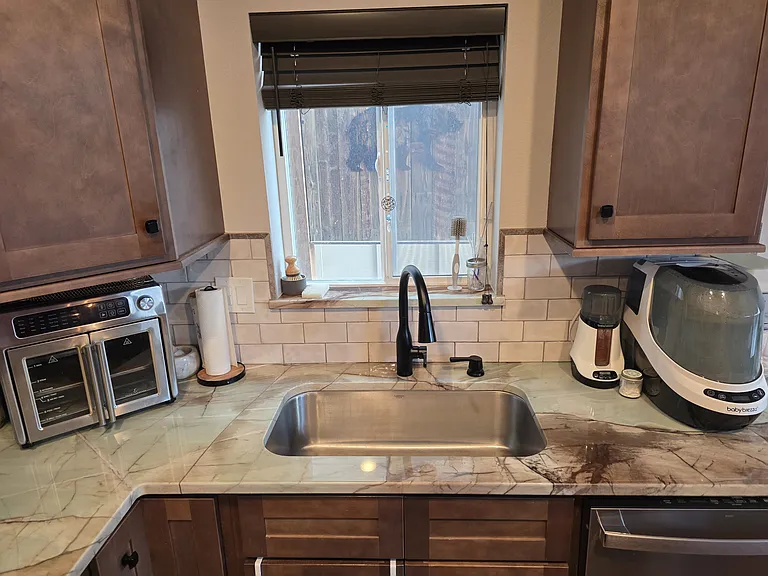520 W 4th St — Photo 2