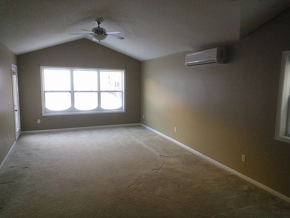 3rd image of 836 Greta Ln