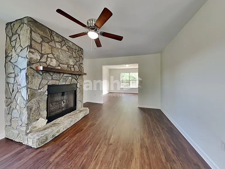 5 Natalie Ct — Photo 6