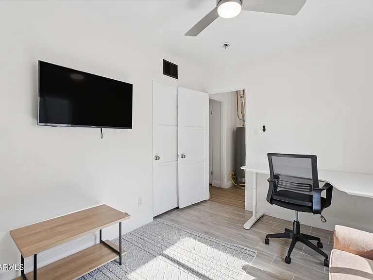 926 W Moreland St — Photo 18