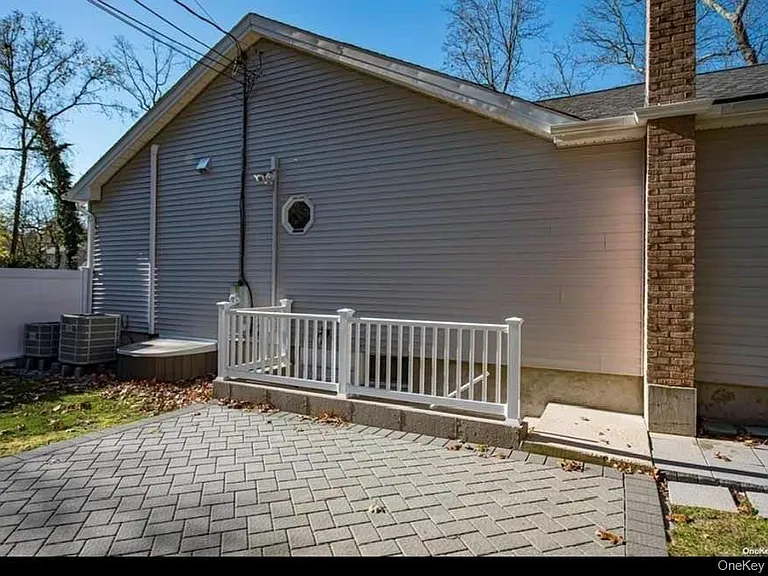 16 Wildwood St — Photo 2