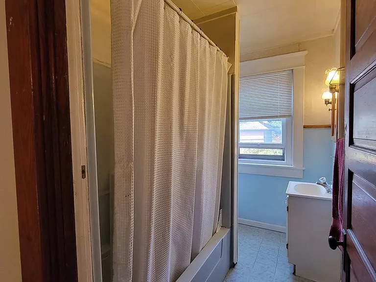 1107 Maple St — Photo 4