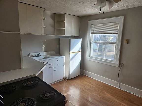 4th image of 224-224 1/2 Superior St #8cfc814f5