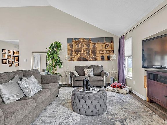 3rd image of 3244 S Southern Oaks Dr