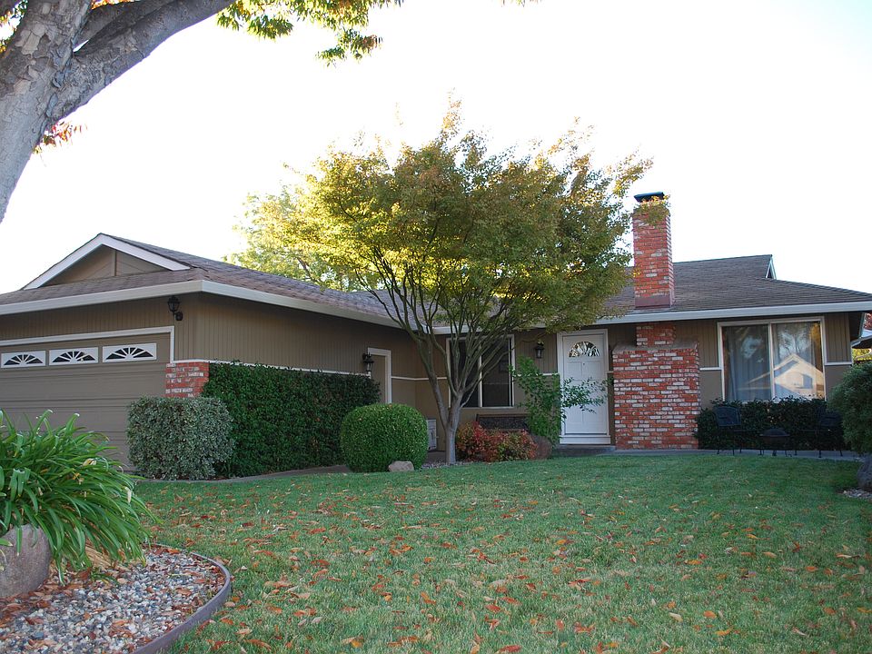 Front 809 Seminole Dr