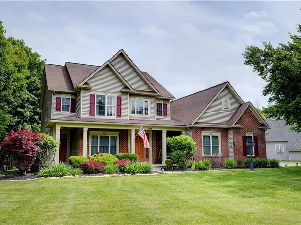 246 Gallant Fox Ln, Webster, NY 14580