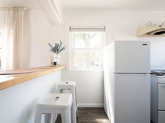 5th image of 802 1/2 El Carmel Pl #802-1/2