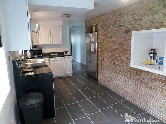 3rd image of 2314 Trillium St SE