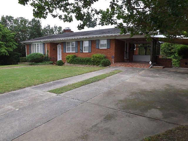 2nd image of 400 Bunche Dr