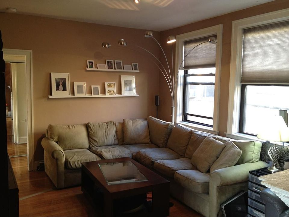 1st image of 640 W Waveland Ave #D4