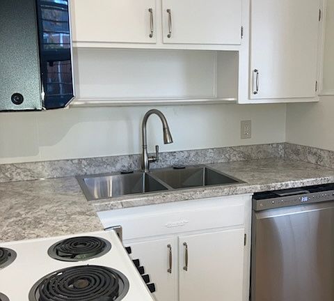 4th image of 310 W Lexington Ave APT B