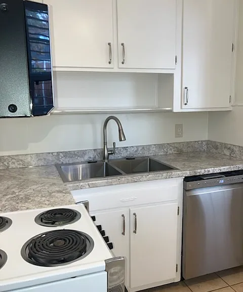 310 W Lexington Ave #B — Photo 4