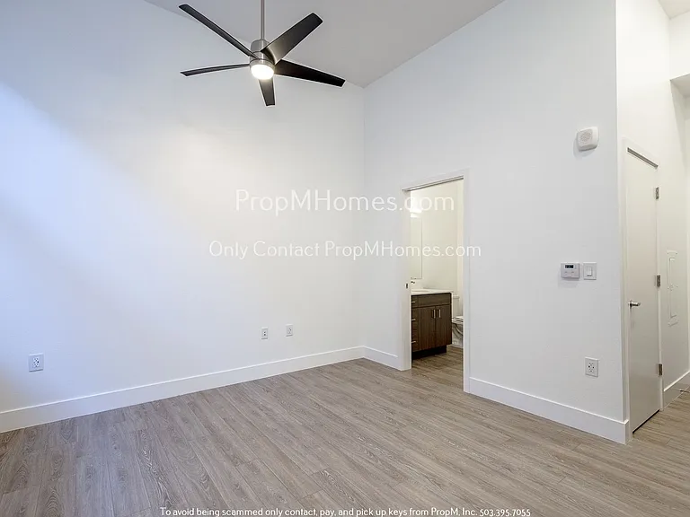 1825 SE 50th Ave #102 — Photo 6