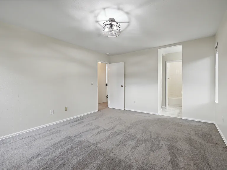 1050 S Monaco Pkwy #84 — Photo 13
