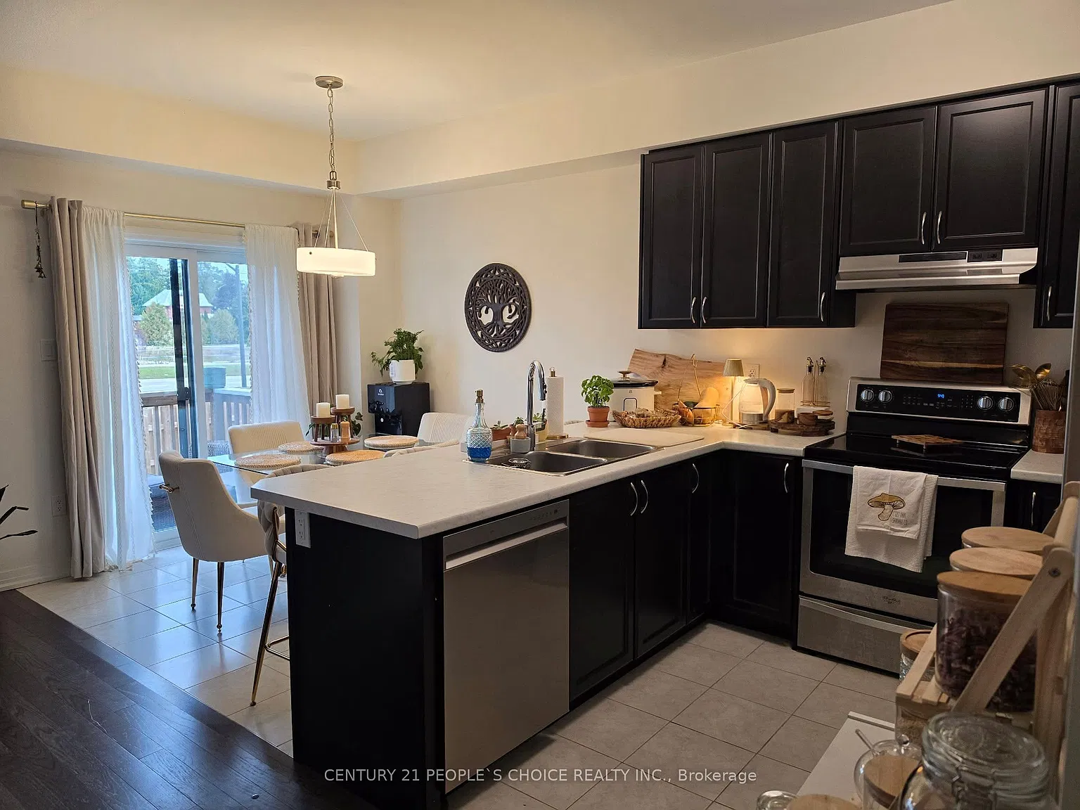3 bed, $2,499 — Photo 4