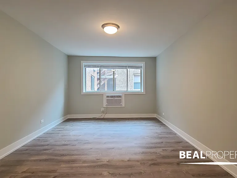 530 W Surf — Photo 31