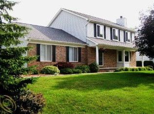 4279 Heatherstone Dr, Waterford, MI