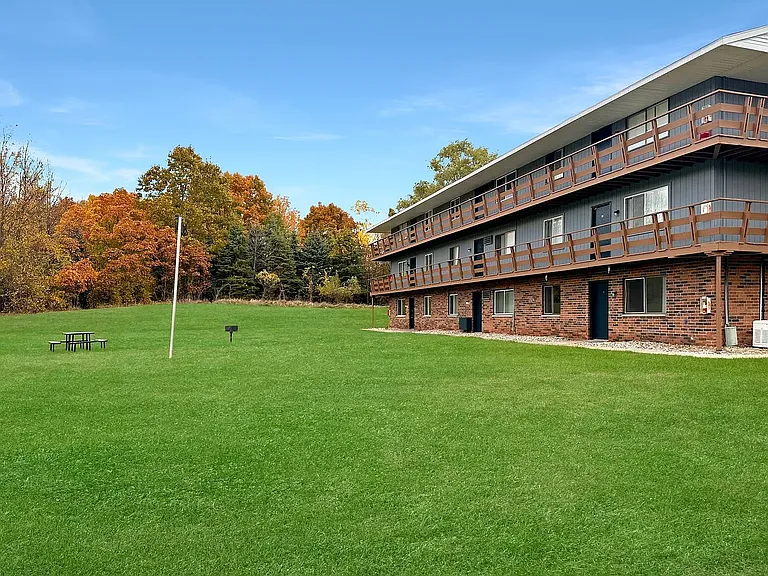 Lakewood Apartments — Photo 4