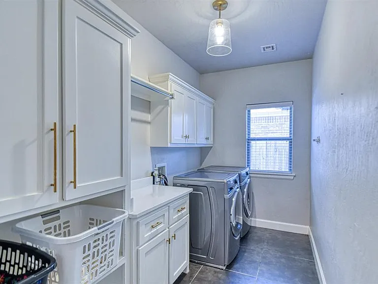 2325 Rivercross Ct — Photo 23