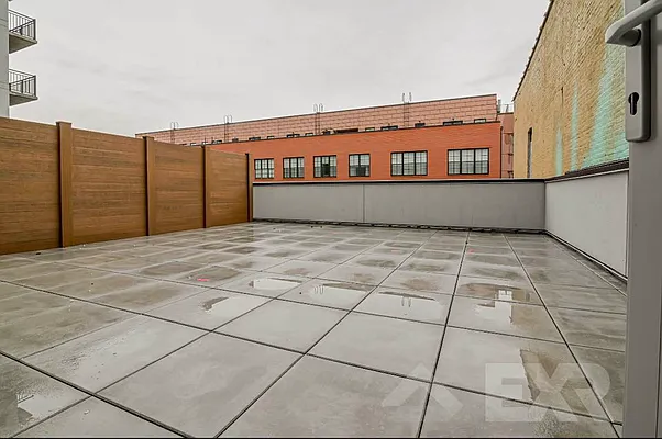 Rented by EXR | media 30