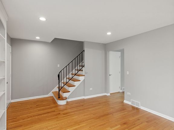 4th image of 340 Eastern Ave