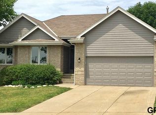 15208 Corby St, Omaha, NE 68116