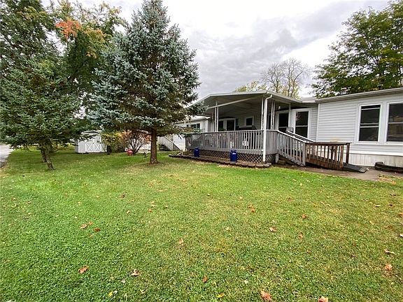 3rd image of 255 Sunset Dr