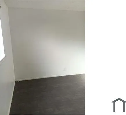 1202 E Houston St — Photo 10