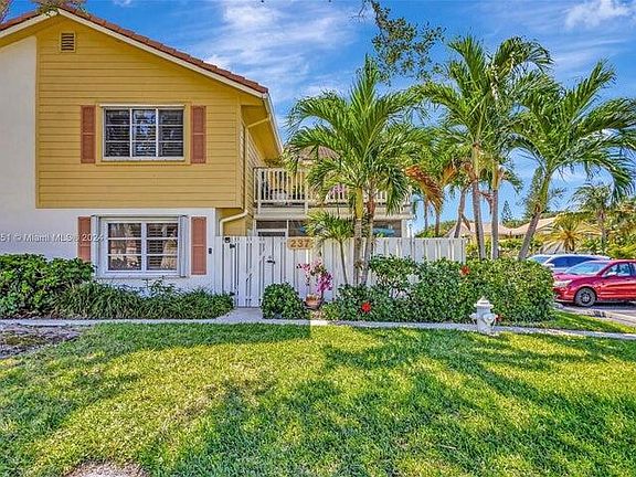 2nd image of 237 Seabreeze Cir