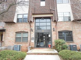 1401 Green Hollow Dr, Iselin, NJ 08830