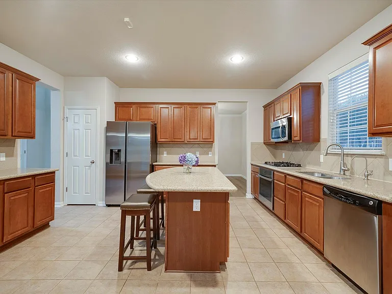 185 Hometown Pkwy — Photo 13