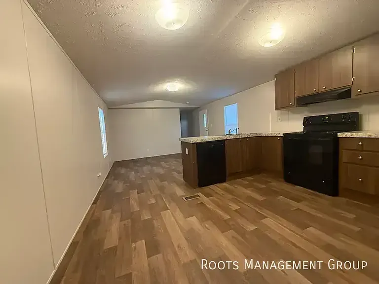 128 Eldridge Ln #128 — Photo 2