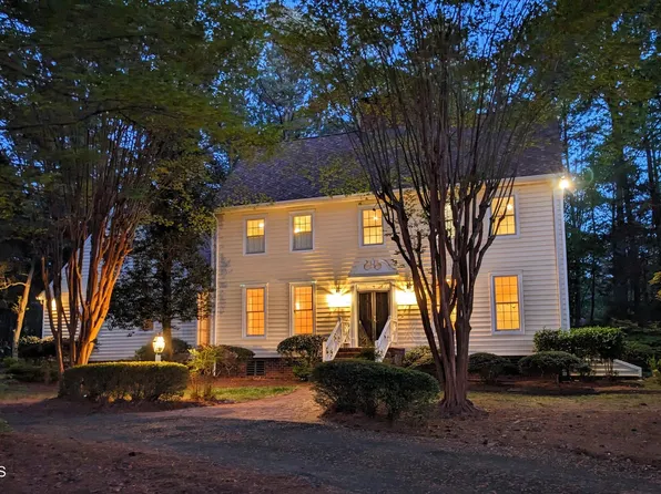 4901 Stoneridge Dr, Raleigh, NC 27612