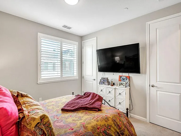 327 Pear Tree Ter #B — Photo 18