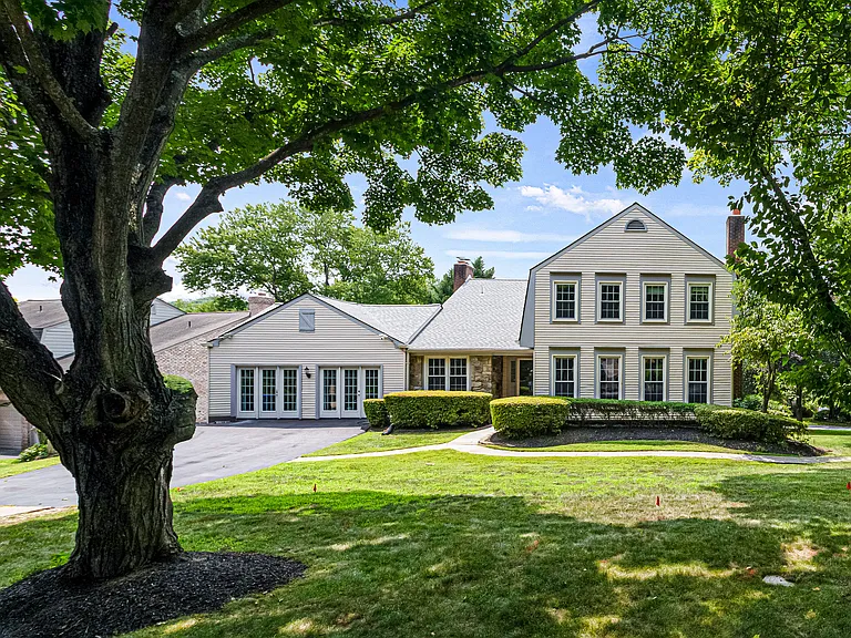 7416 Royal Dominion Dr — Photo 1