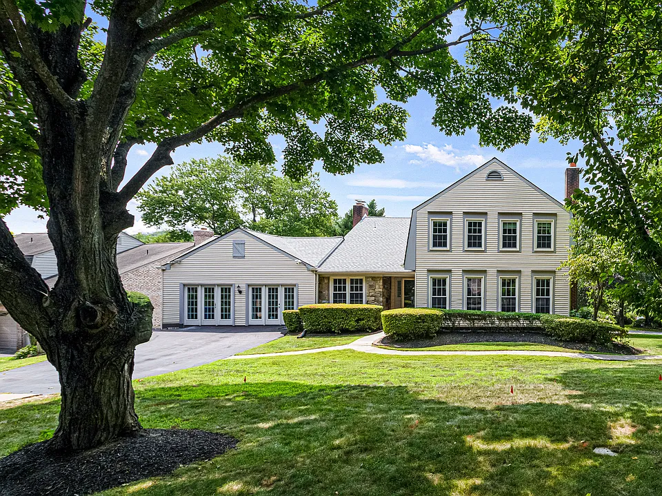 7416 Royal Dominion Dr