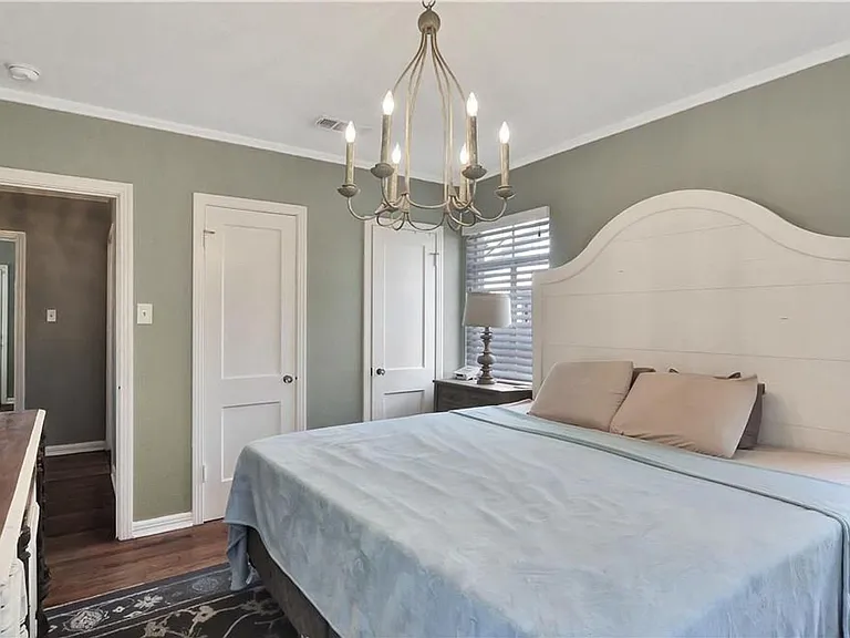 2521 Forest Park Blvd — Photo 10