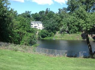 190 Sheephill Rd, Riverside, CT 06878