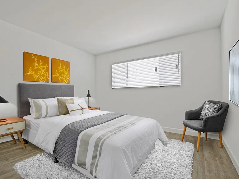 Bentley Avenue Apartments — Photo 36