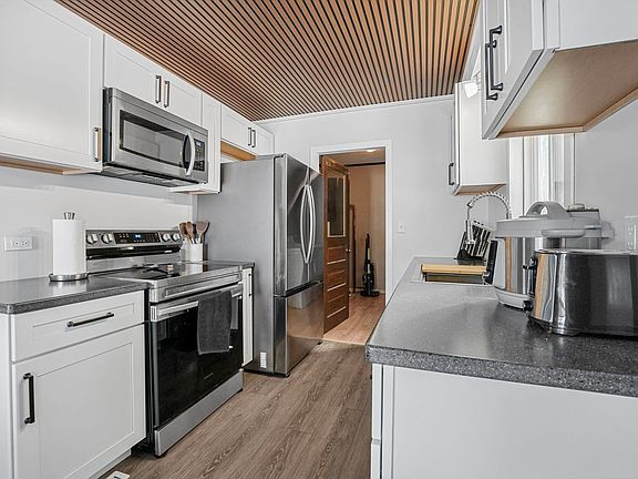 5th image of 1386 Silverwood Dr