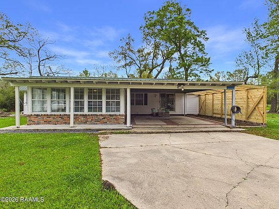 3rd image of 6235 Woodlawn Rd