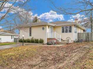210 S Water St, Saint Joseph, IL