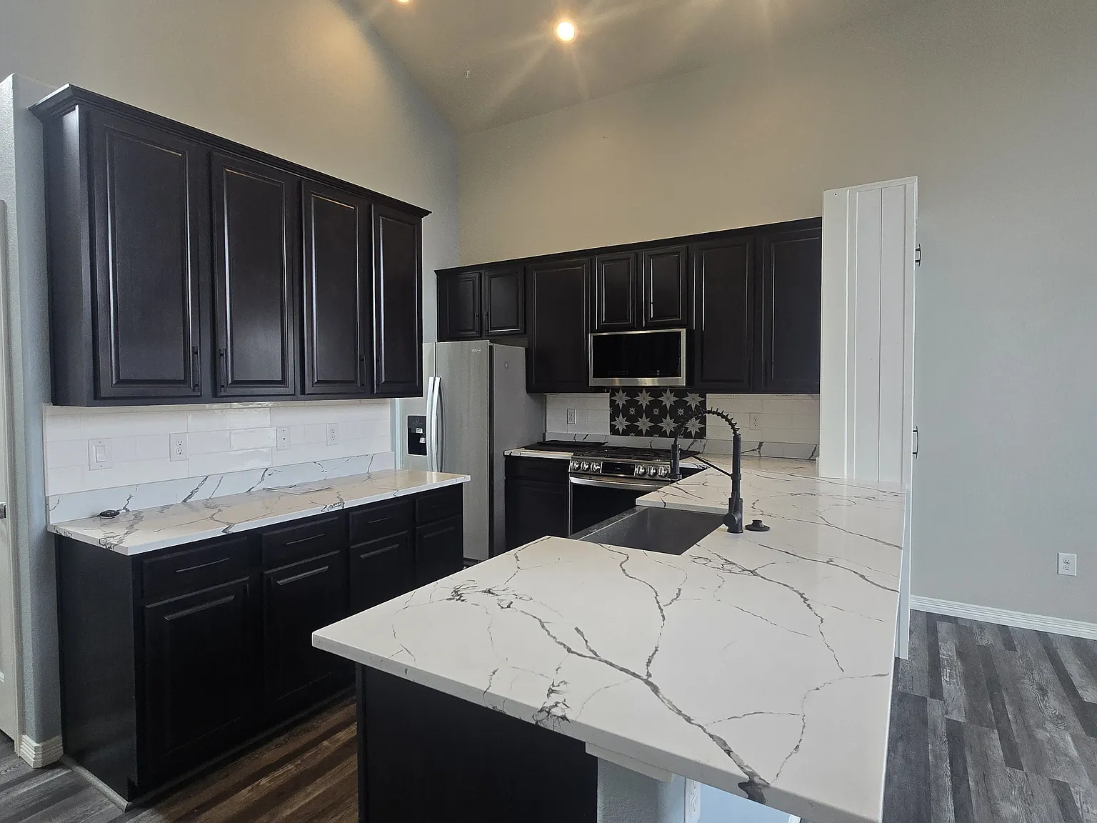 3 bed, 2742 sqft, $2,750 — Photo 2