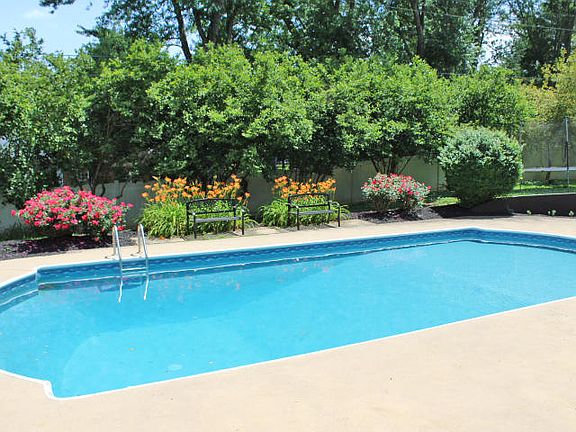 3rd image of 77 N Linnwood Dr