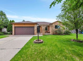 14930 Jacobs Dr, Warren, MI 48088